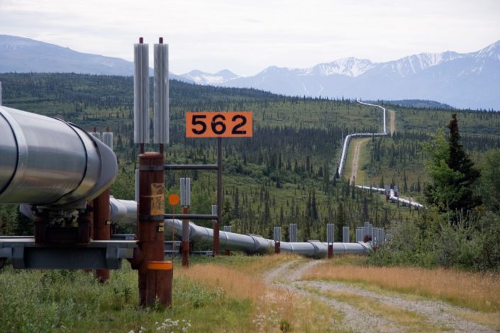 Trans-Alaska_Pipeline_System_Luca_Galuzzi_2005